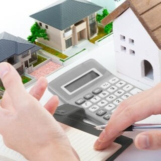 私たちのスタッフは、宅地建物取引士などの専門資格を持ち、その